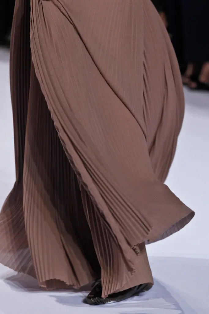 Chloé S/S 2011 Mocha Pleated Georgette One Shoulder Goddess Gown