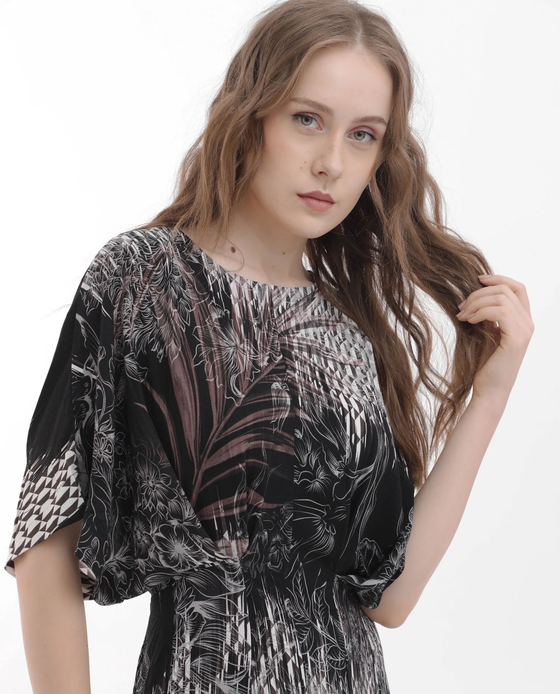 Rareism Women Rufus Black Polyester Fabric Short Sleeves Round Neck Relaxed Fit Abstract Print Midi Dress
